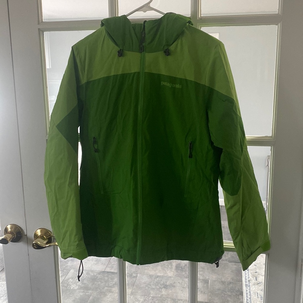 Patagonia Women’s winter green coat. Size medium.